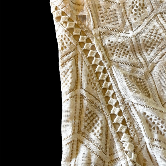 Gorgeous Cream Intricate Halter Lace Dress - Picture 9 of 9